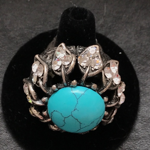 Beautiful Turquoise colored and Crystal ring - Picture 3 of 4