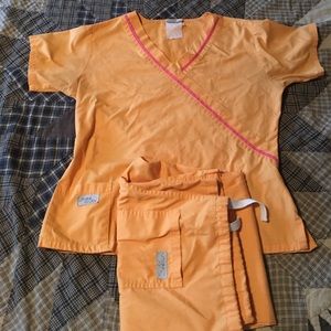 Womens Urbane size medium scrub set