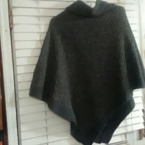 Steve Madden poncho in grey