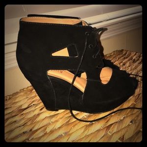 CHELSEAS CREW Black Suede Cut Out Wedges!