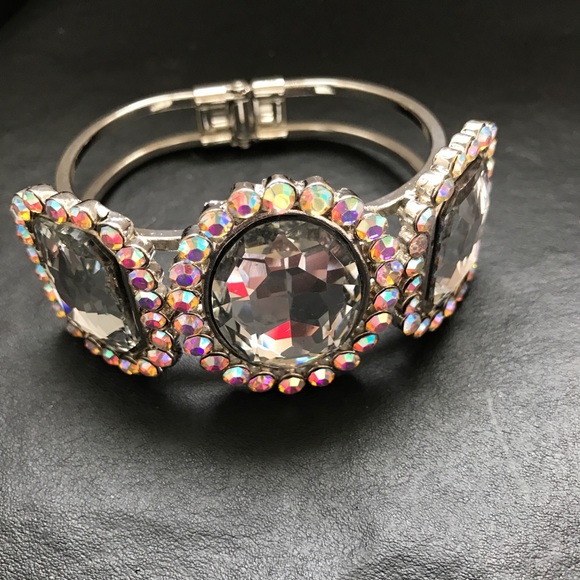 Beautiful Crystal Bracelet - Picture 2 of 4
