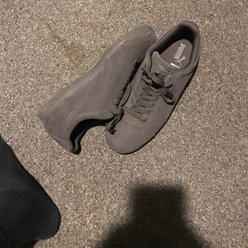 Men's pumas