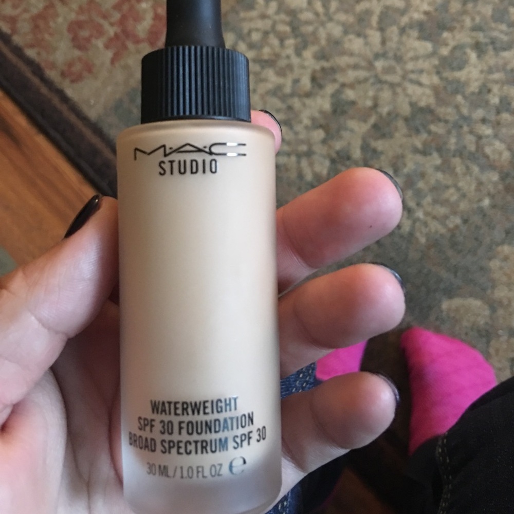 Brand new used once Mac studio water weight