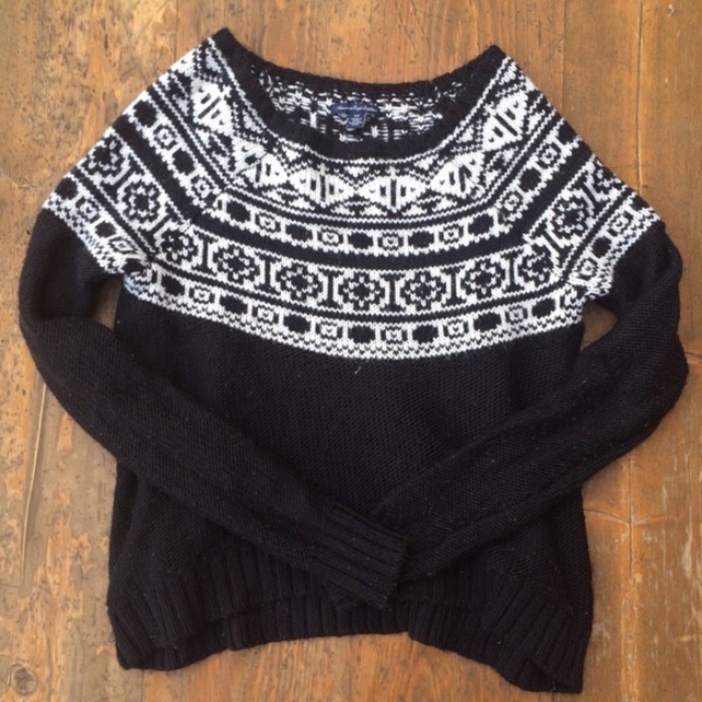 Sweaters 👀 - Picture 2 of 4