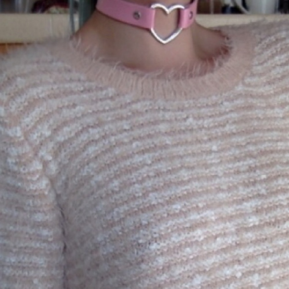 Sweaters 👀 - Picture 3 of 4