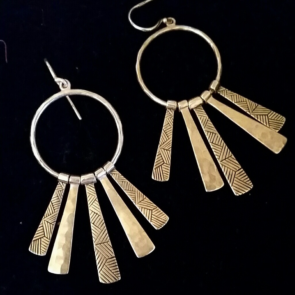 Silpada nod to the mod earrings