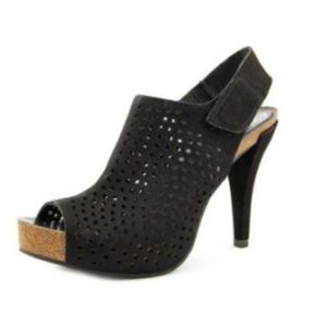 Vince Camuto perforated sling back sandal size 11