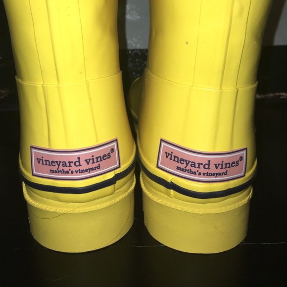 NWT Vineyard Vines Rainboots Yellow! - Picture 3 of 4