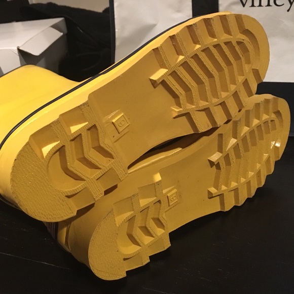 NWT Vineyard Vines Rainboots Yellow! - Picture 4 of 4