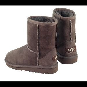 Chocolate UGGs. Fits women size 6-7