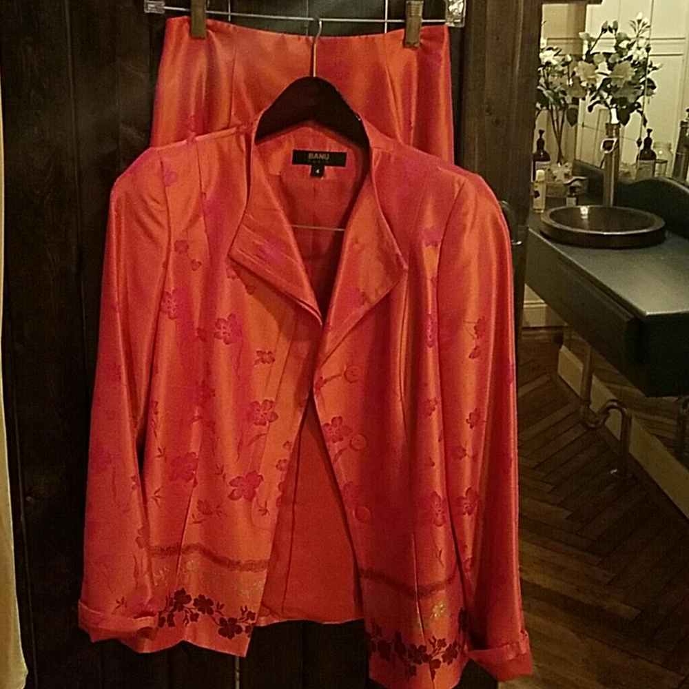 Banu suit