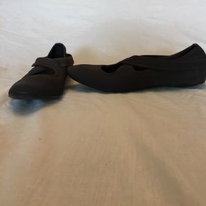 Donald J Pliner Flats