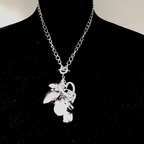 NWOT Hearts & Pearl Toggle Necklace - Picture 2 of 2