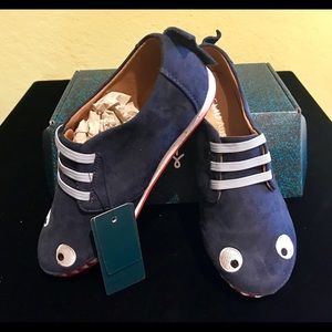 EMU Australia suede Shark shoes, Size 2