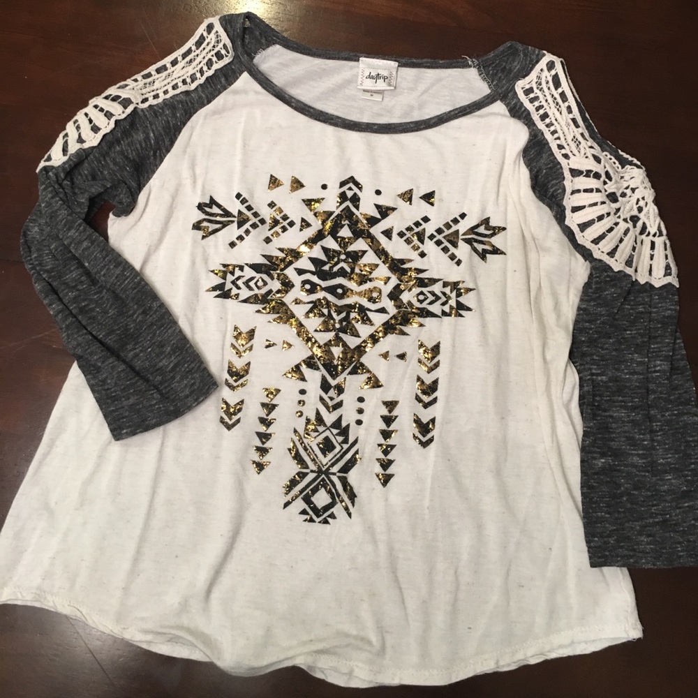 BUCKLE Cold Shoulder Daytrip Blouse