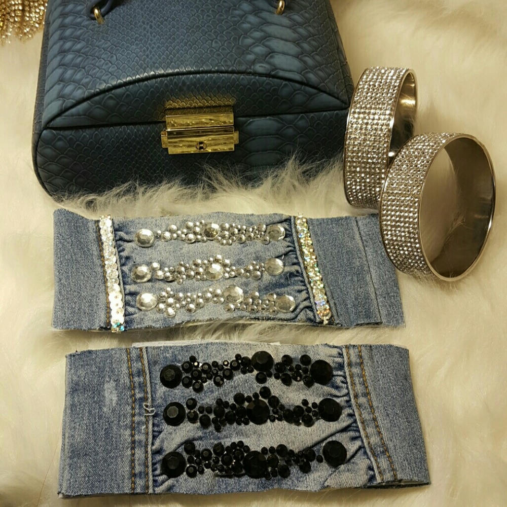 Blue jean choker also in black