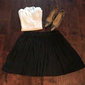 Banana Republic Black Skirt with POCKETS!