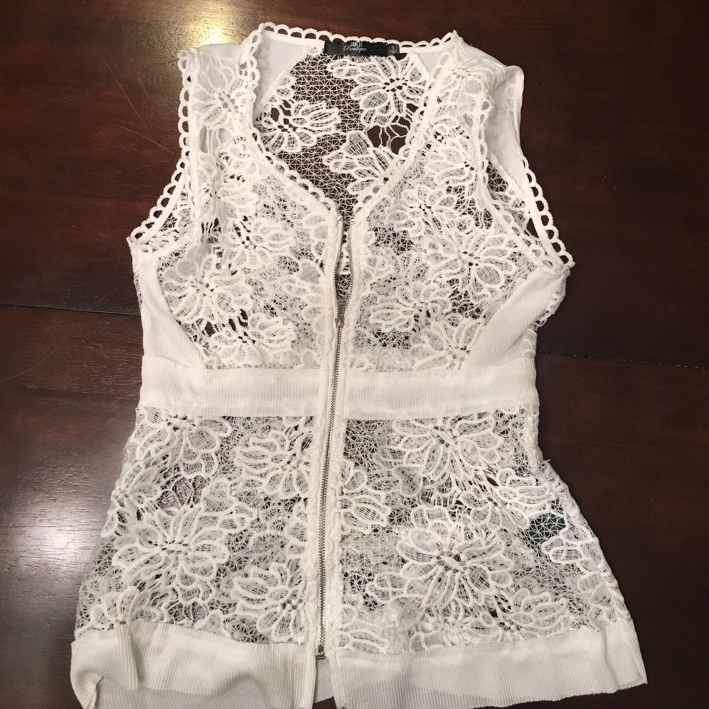 NEW BUCKLE BKE Boutique Lace Zipper Vest