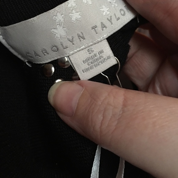 🍏Carolyn Taylor embellished sweater🍏 - Picture 4 of 6