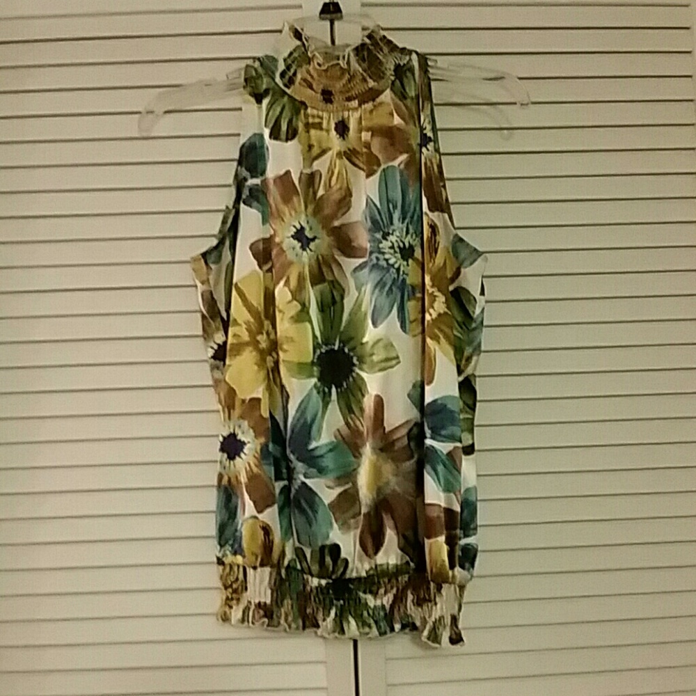 Sleeveless flower Top