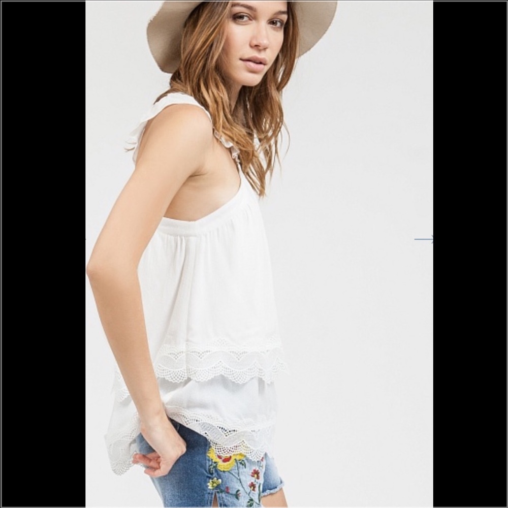 💙 Host Pic 💙 Scalloped Lace Haltered Top - Picture 4 of 8
