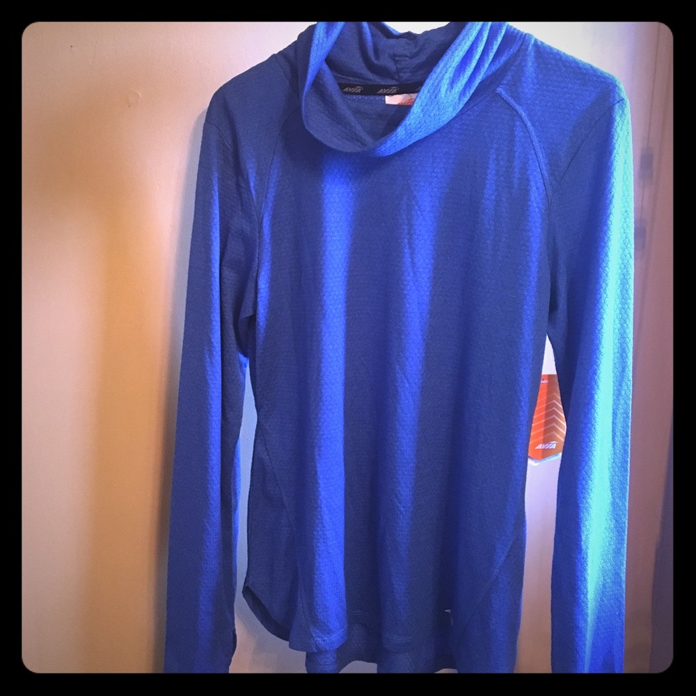 Pullover workout top, thumb holes, medium