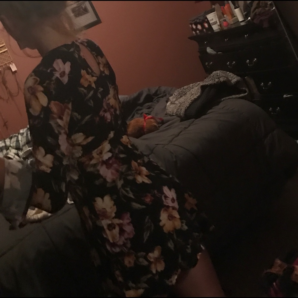 Kendall and Kylie dress - Picture 3 of 3