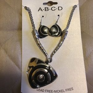 Silver and black jewelry set