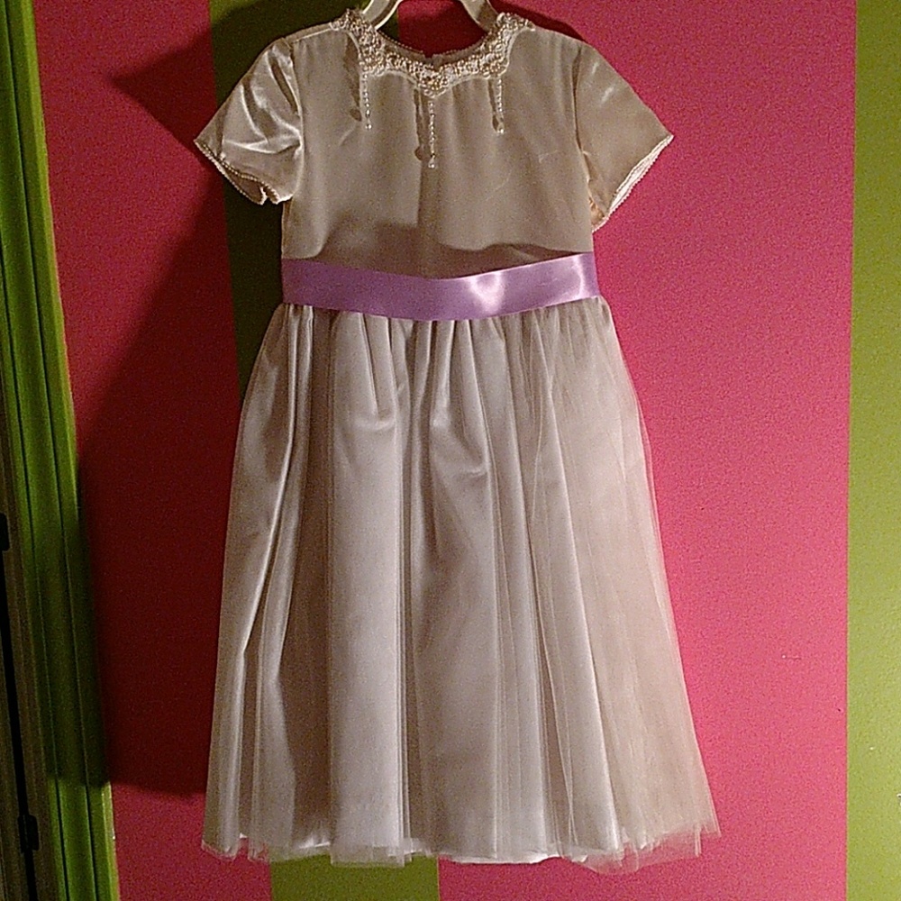 GIRL'S WHITE DRESS AND LILAC BOW FLOWER GIRL