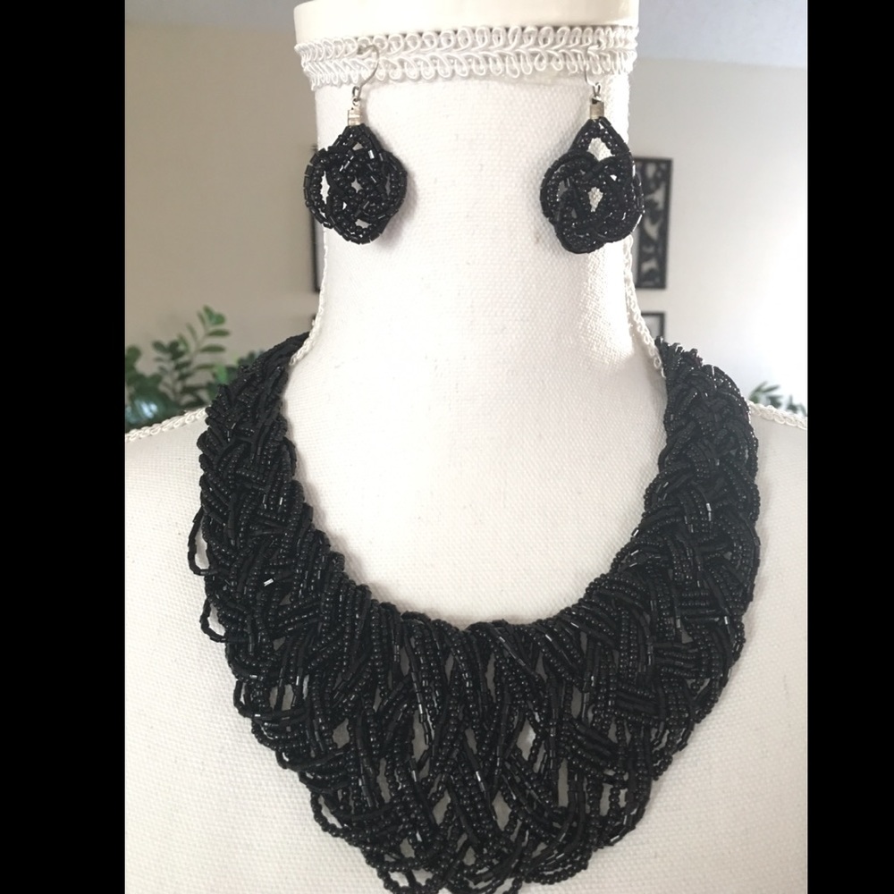 Set beaded earing and necklace.