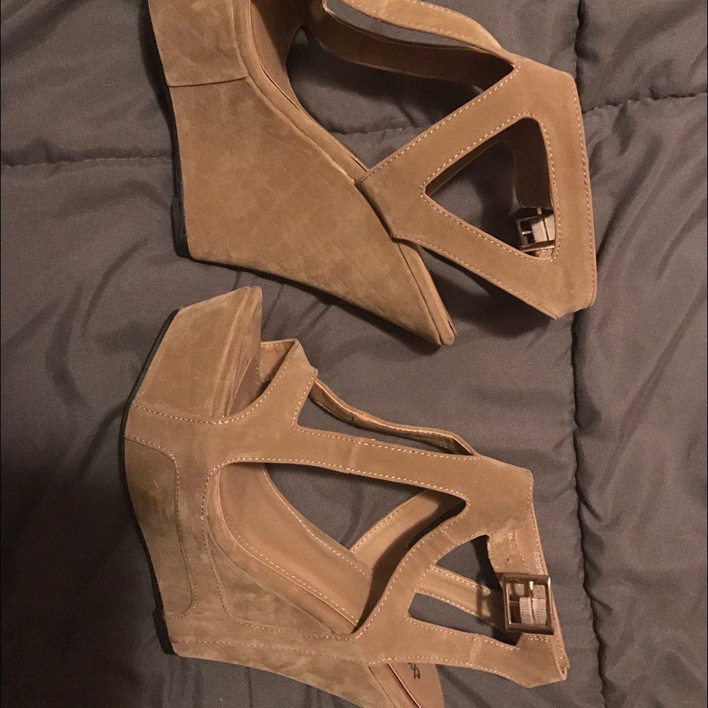Wedge heels