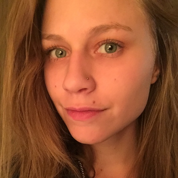 Meet your Posher, Austin - Picture 2 of 3