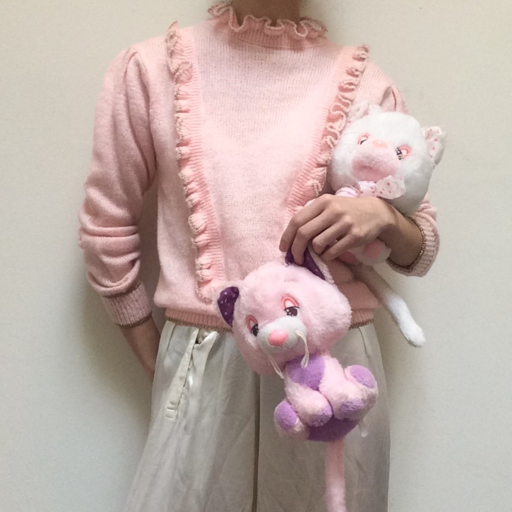 SOLD vtg 80s baby pink ruffle collar sweater 💗