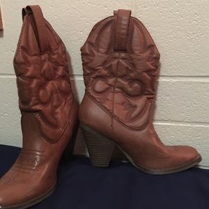 BONGO Cowboy Boots!