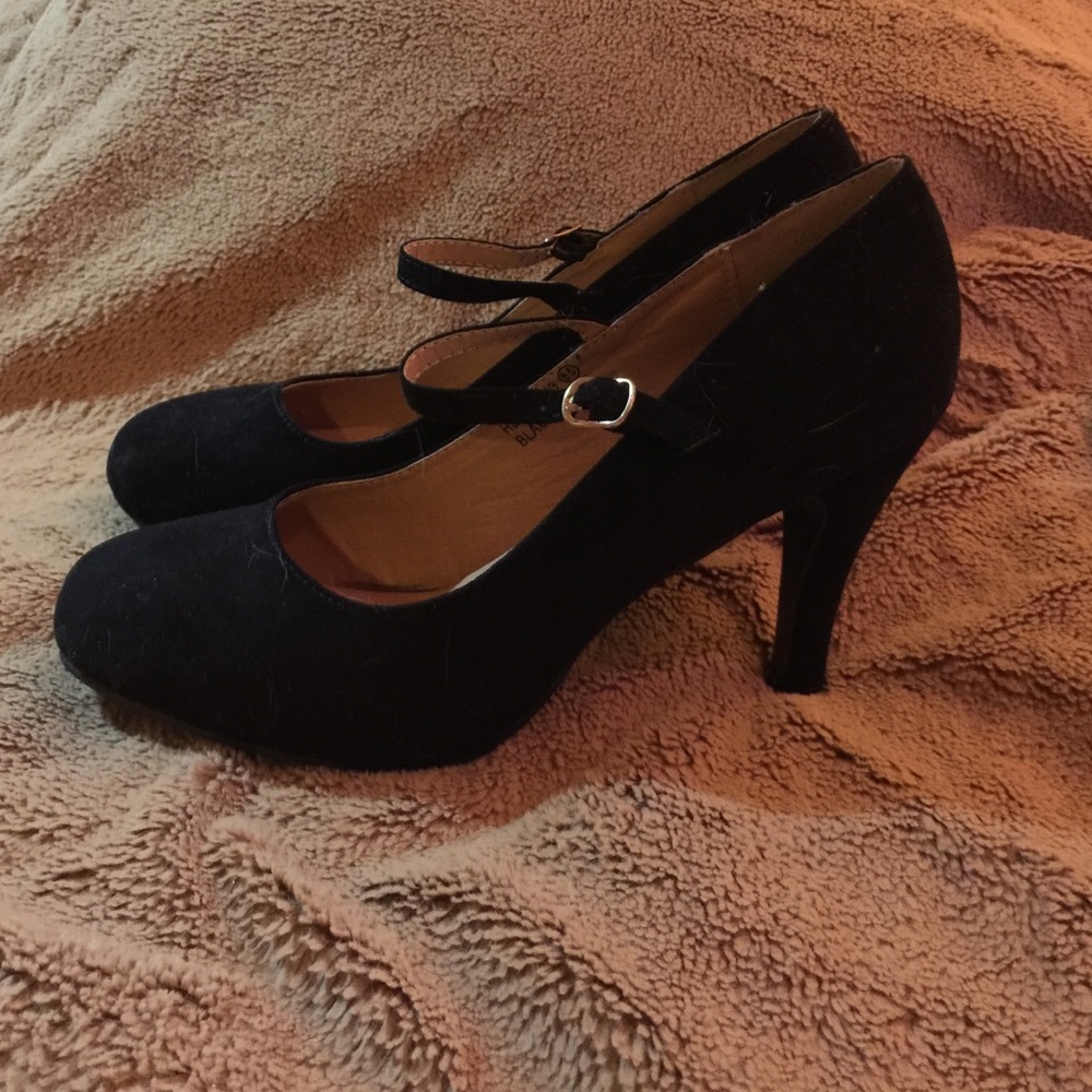 Black suede round toe heels