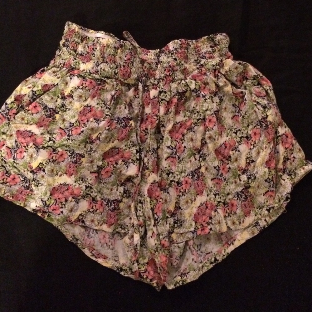 Wet seal cloth shorts!