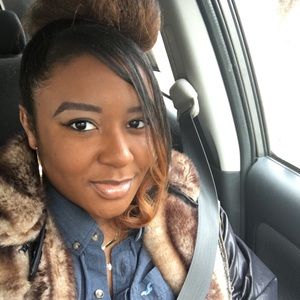 Meet your Posher, Alexis