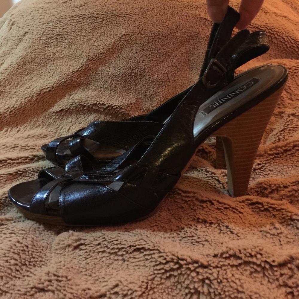 Strap back heeled sandals
