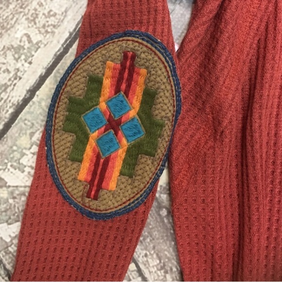❌SOLD❌ Aztec elbow patch Henley - Picture 4 of 4