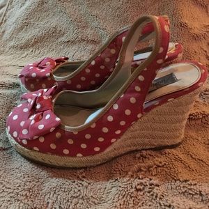 Red and white polka dotted wedges ❤