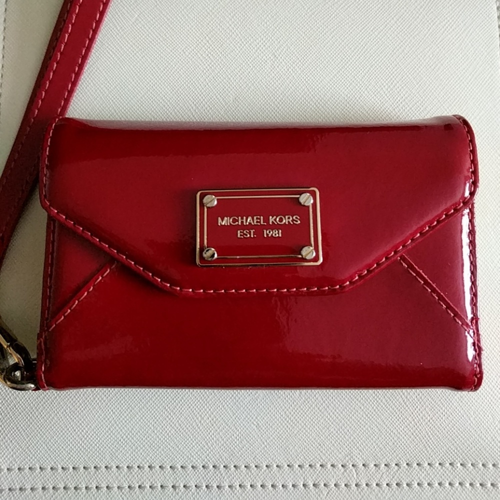 Michael kors wristlet