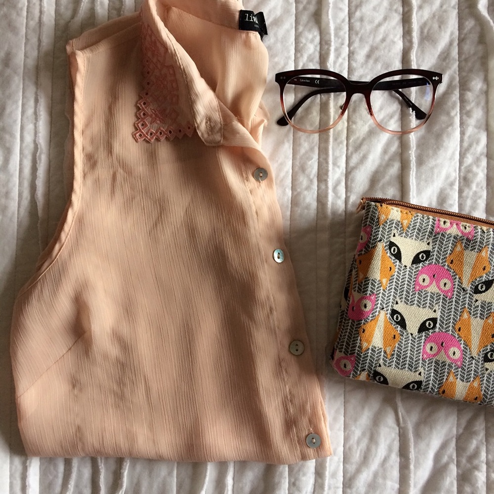 Button-up Sleeveless Blouse