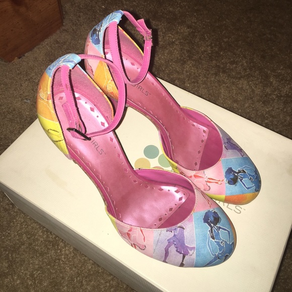 BCBG Multi Strawberry Girl Combo Nabuk/NA - Picture 2 of 7