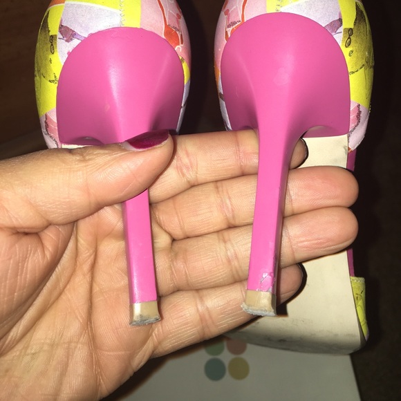 BCBG Multi Strawberry Girl Combo Nabuk/NA - Picture 7 of 7