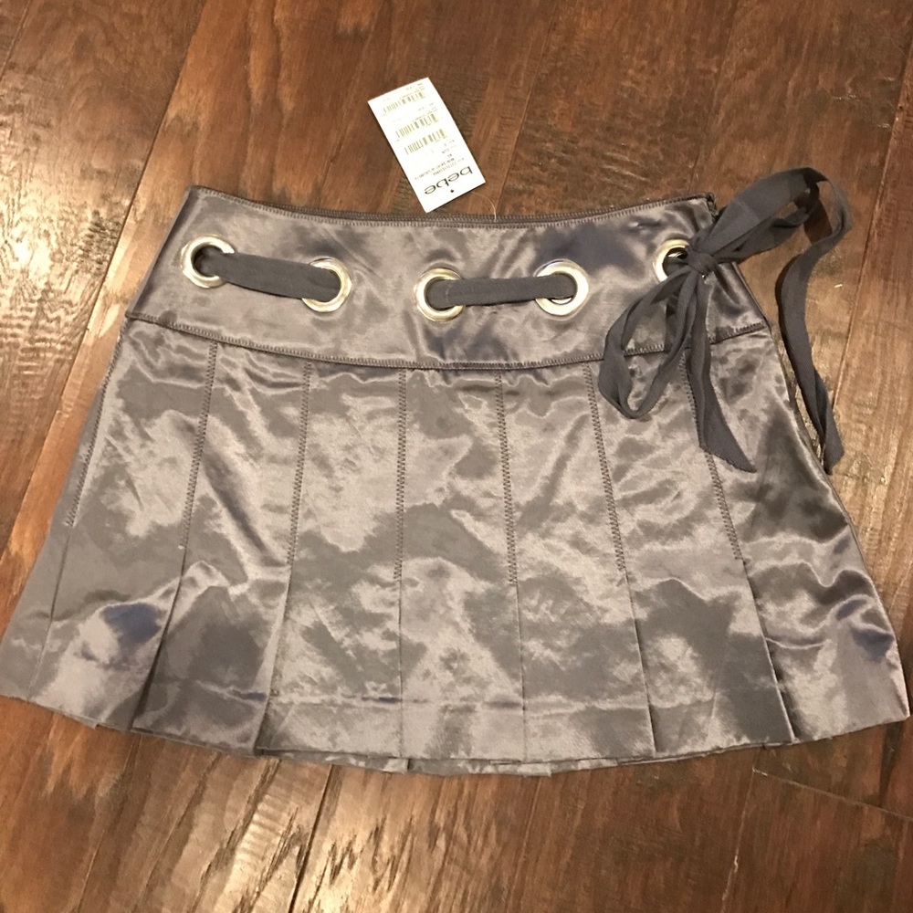 Silver satin BEBE skirt. NWT SIZE 6