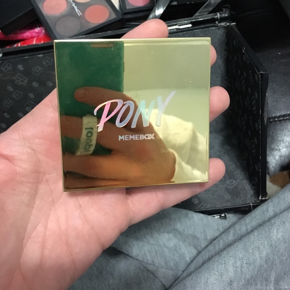 Pony eye pallet