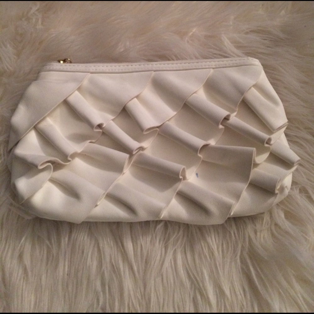 White ruffle bag