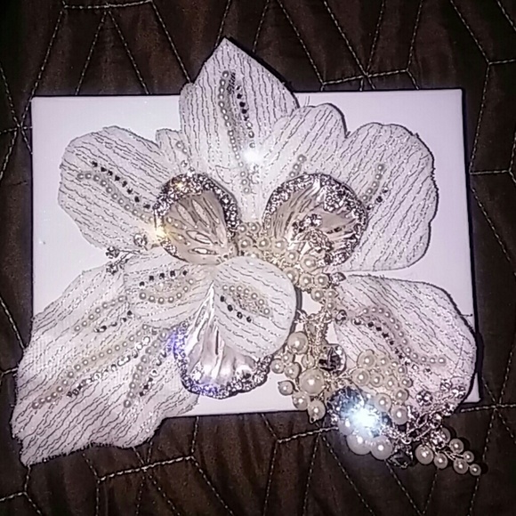 Gorgeous bridal hair piece