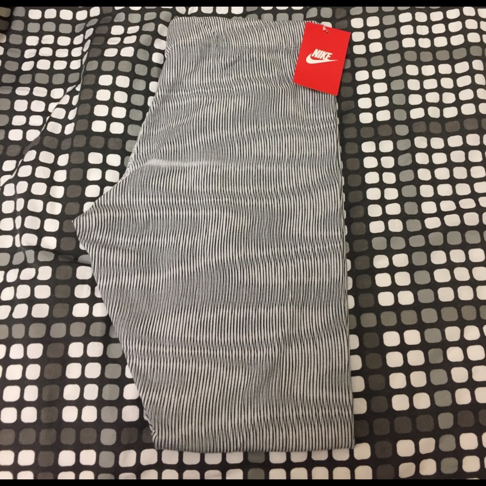 Brand new Women's Nike leggings