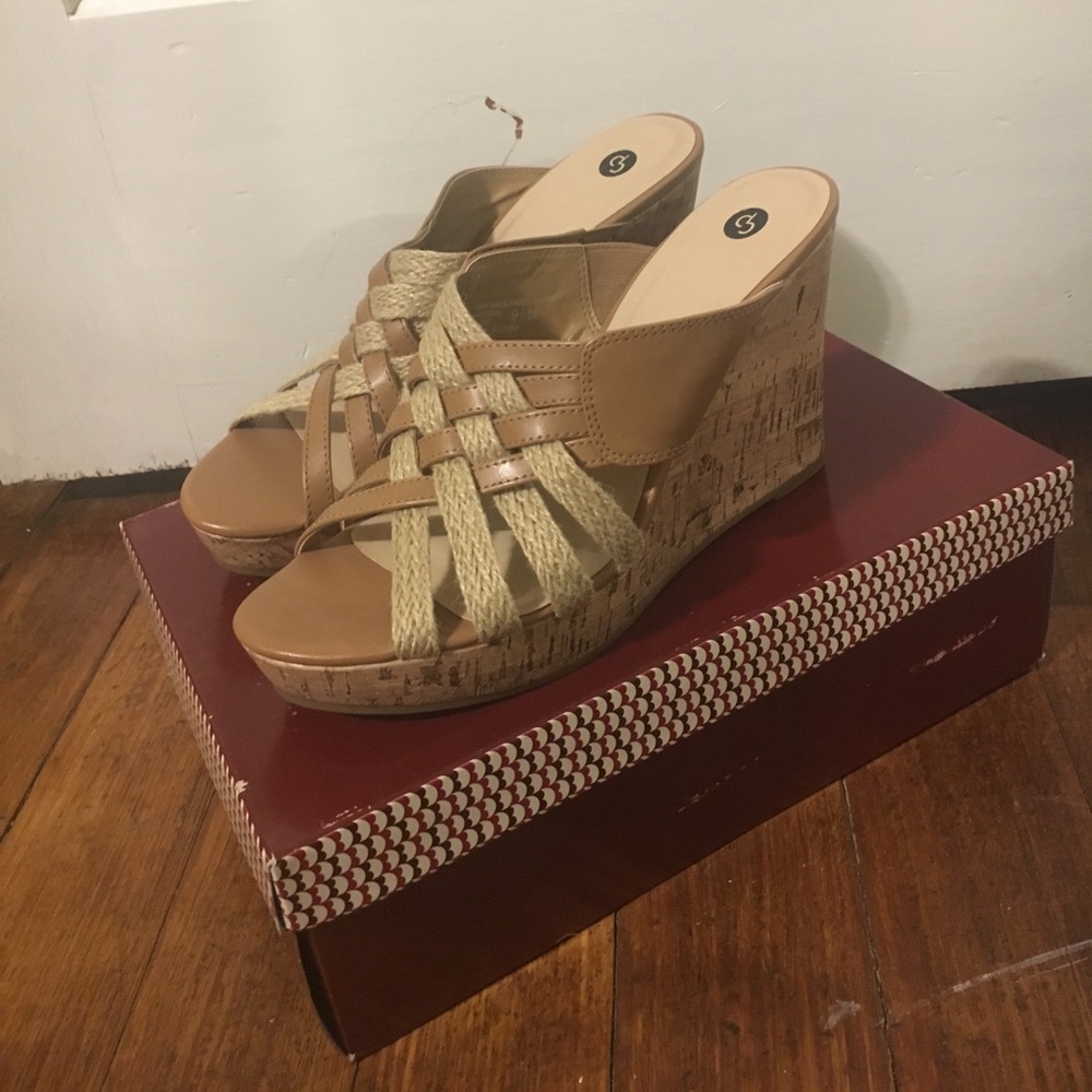 Neutral woven wedge heel